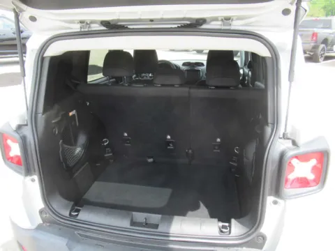 More photos of 2018 Jeep Renegade Latitude at Farris Motor Company - Jefferson City, TN