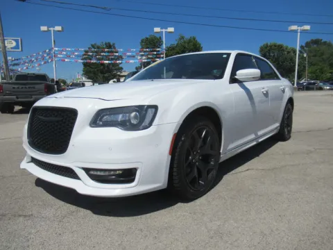 White 2022 Chrysler 300 Touring L for sale in Jefferson City, TN