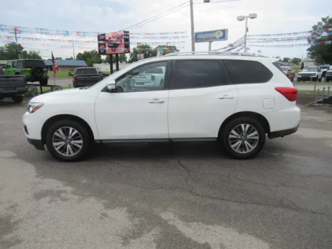 Photos of 2020 Nissan Pathfinder SL for sale in Jefferson City, TN at Farris Motor Company - Jefferson City