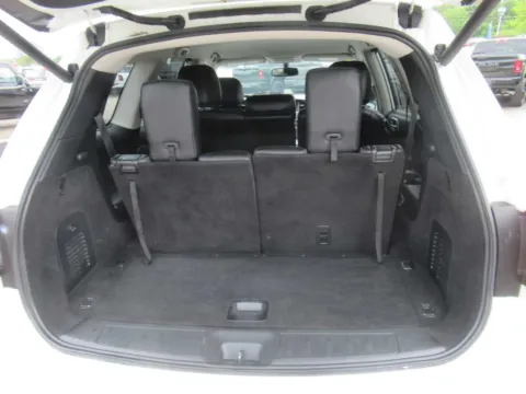 More photos of 2020 Nissan Pathfinder SL at Farris Motor Company - Jefferson City, TN