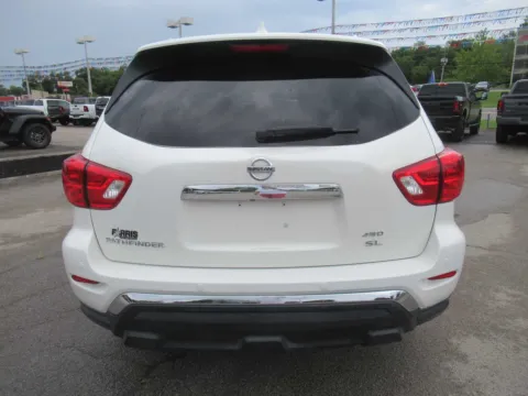 More photos of 2020 Nissan Pathfinder SL at Farris Motor Company - Jefferson City, TN