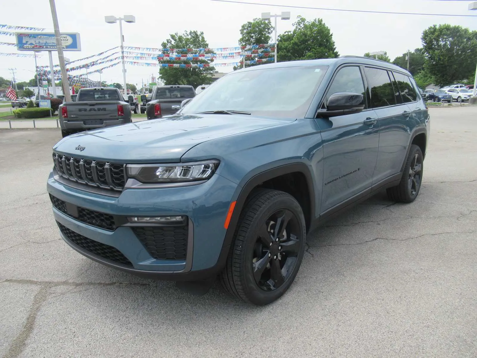 2026 Jeep Grand Cherokee L Limited 4x4's photo
