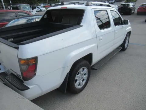 More photos of 2006 Honda Ridgeline RTL at Farris Motor Company - Jefferson City, TN