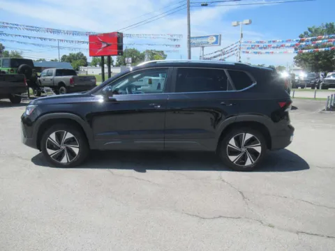 Photos of 2025 Volkswagen Taos SE for sale in Jefferson City, TN at Farris Motor Company - Jefferson City