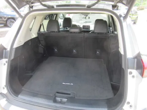 More photos of 2022 Nissan Rogue SV at Farris Motor Company - Jefferson City, TN