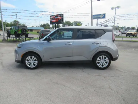 Photos of 2023 Kia Soul LX for sale in Jefferson City, TN at Farris Motor Company - Jefferson City