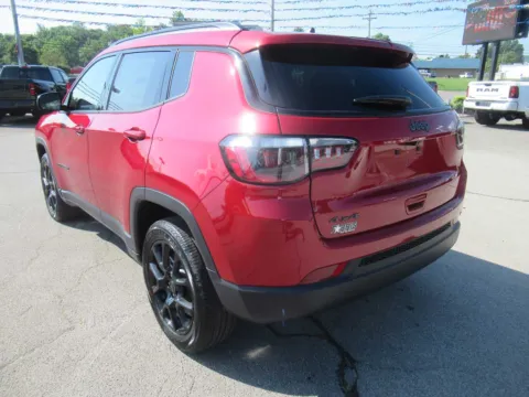 Another view of 2026 Jeep Compass Latitude Altitude for sale in Jefferson City, TN at Farris Motor Company - Jefferson City