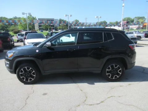 Photos of 2019 Jeep Compass Trailhawk for sale in Jefferson City, TN at Farris Motor Company - Jefferson City