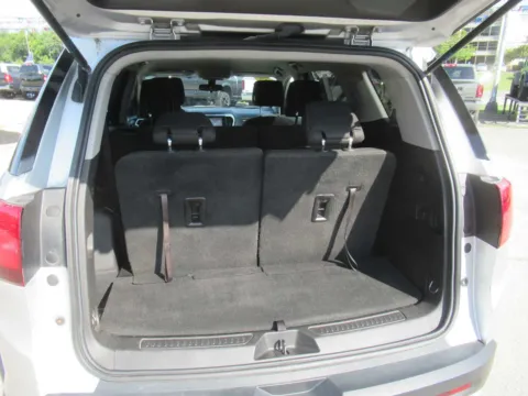 More photos of 2019 GMC Acadia SLE at Farris Motor Company - Jefferson City, TN