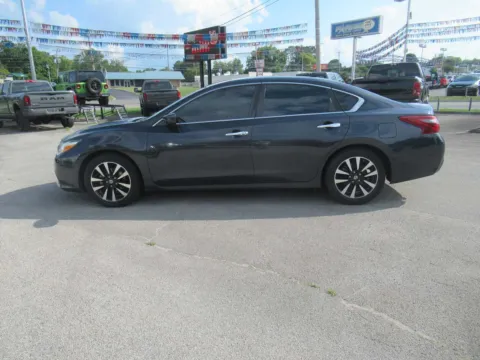 Photos of 2018 Nissan Altima 2.5 SV for sale in Jefferson City, TN at Farris Motor Company - Jefferson City