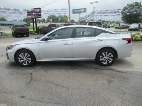 Photos of 2023 Nissan Altima 2.5 S for sale in Jefferson City, TN at Farris Motor Company - Jefferson City