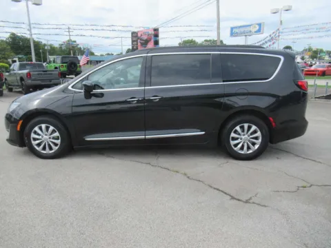 Photos of 2017 Chrysler Pacifica Touring-L for sale in Jefferson City, TN at Farris Motor Company - Jefferson City