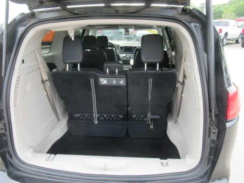 More photos of 2017 Chrysler Pacifica Touring-L at Farris Motor Company - Jefferson City, TN