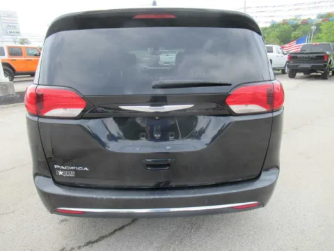 More photos of 2017 Chrysler Pacifica Touring-L at Farris Motor Company - Jefferson City, TN