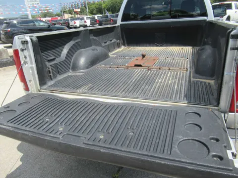 More photos of 2004 Dodge Ram 3500 SLT at Farris Motor Company - Jefferson City, TN