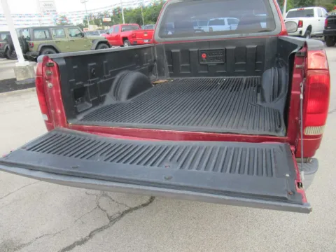 More photos of 2001 Ford F-150 XL at Farris Motor Company - Jefferson City, TN