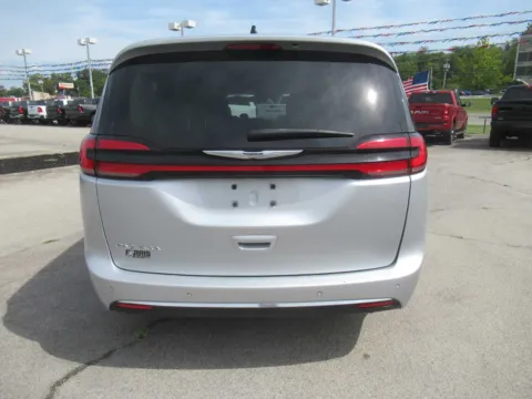 More photos of 2023 Chrysler Pacifica Touring L at Farris Motor Company - Jefferson City, TN