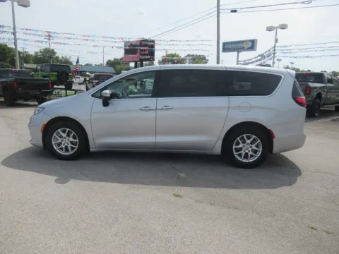 Photos of 2023 Chrysler Pacifica Touring L for sale in Jefferson City, TN at Farris Motor Company - Jefferson City