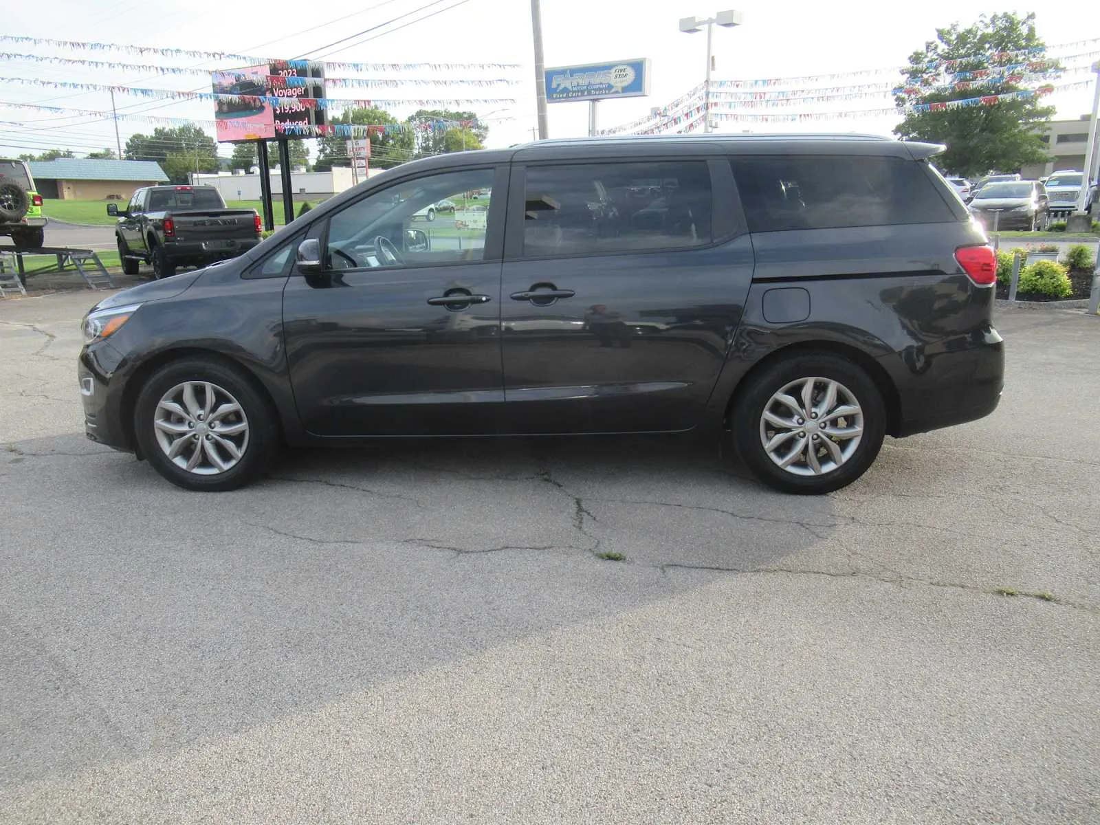 Used 2020 Kia Sedona EX with VIN KNDMB5C1XL6614018 for sale in Jefferson City, TN
