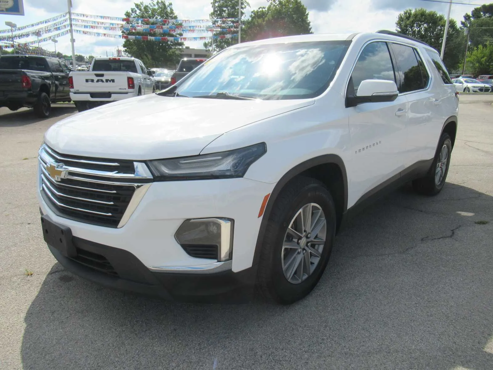 White 2023 Chevrolet Traverse LT Cloth for sale in Jefferson City, TN
