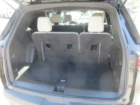 More photos of 2023 Chevrolet Traverse LS at Farris Motor Company - Jefferson City, TN
