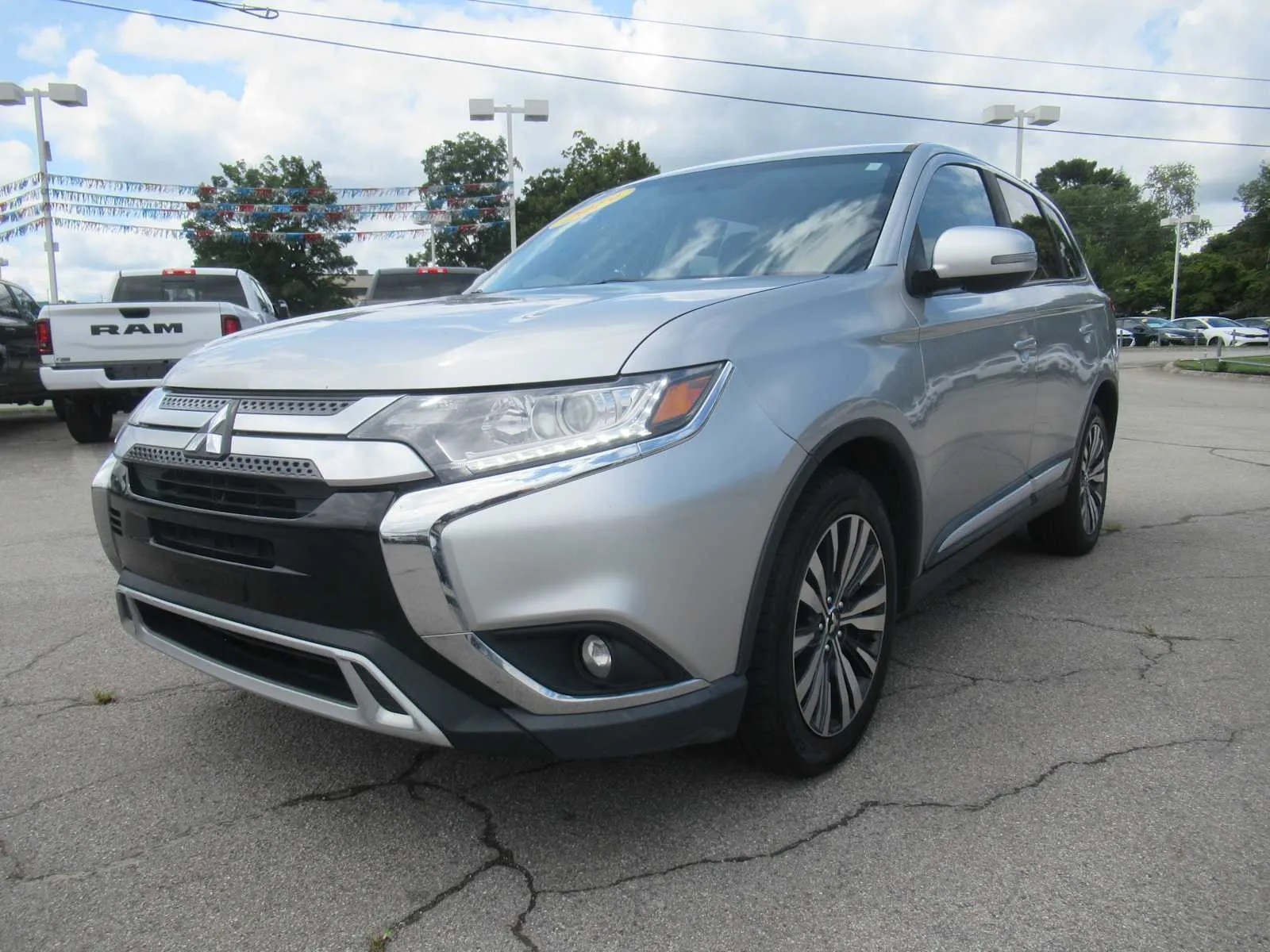 Used 2019 Mitsubishi Outlander SE with VIN JA4AZ3A31KZ023235 for sale in Jefferson City, TN