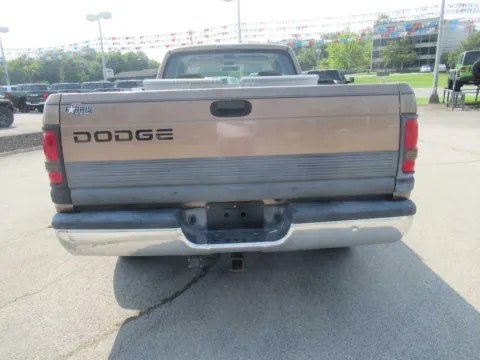 More photos of 2000 Dodge Ram 2500 at Farris Motor Company - Jefferson City, TN