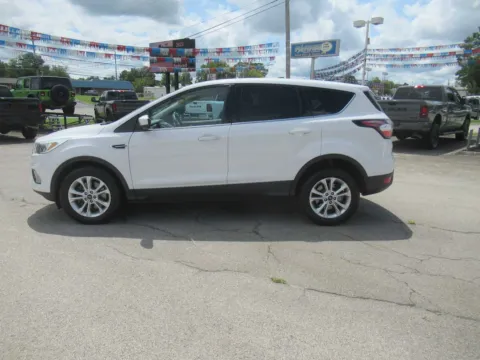 Photos of 2017 Ford Escape SE for sale in Jefferson City, TN at Farris Motor Company - Jefferson City