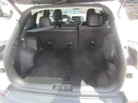 More photos of 2019 Jeep Cherokee Limited at Farris Motor Company - Jefferson City, TN