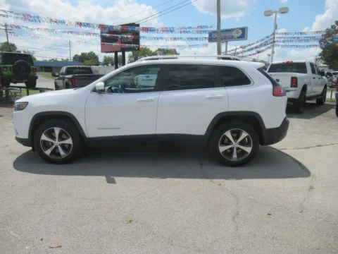 Photos of 2019 Jeep Cherokee Limited for sale in Jefferson City, TN at Farris Motor Company - Jefferson City