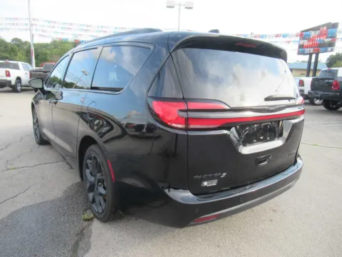 Another view of 2025 Chrysler Pacifica Limited for sale in Jefferson City, TN at Farris Motor Company - Jefferson City