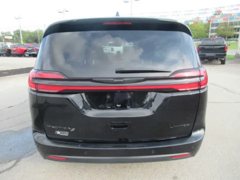 More photos of 2025 Chrysler Pacifica Limited at Farris Motor Company - Jefferson City, TN