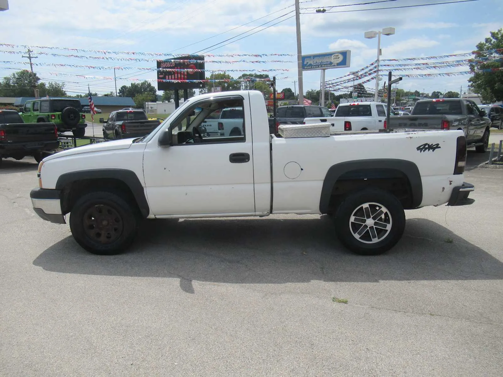 Used 2001 Chevrolet Silverado base with VIN 1GCEC14V11E249971 for sale in Jefferson City, TN