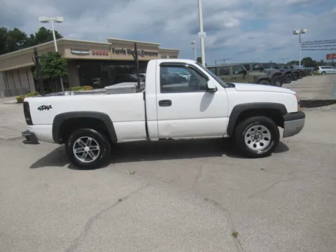 More photos of 2001 Chevrolet Silverado 1500 at Farris Motor Company - Jefferson City, TN