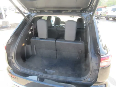More photos of 2024 Mitsubishi Outlander SE at Farris Motor Company - Jefferson City, TN