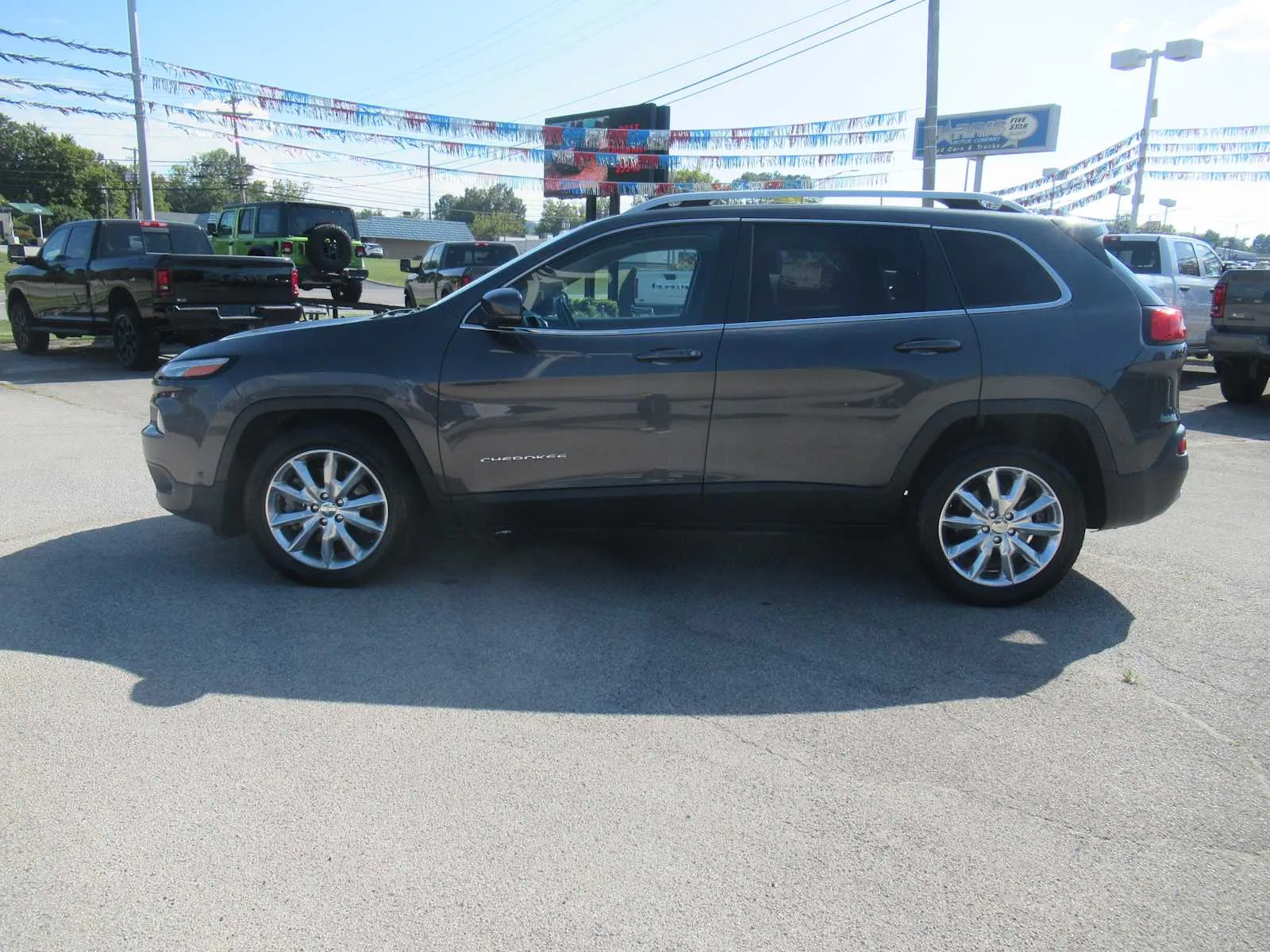 Used 2016 Jeep Cherokee Limited with VIN 1C4PJLDS3GW173396 for sale in Jefferson City, TN
