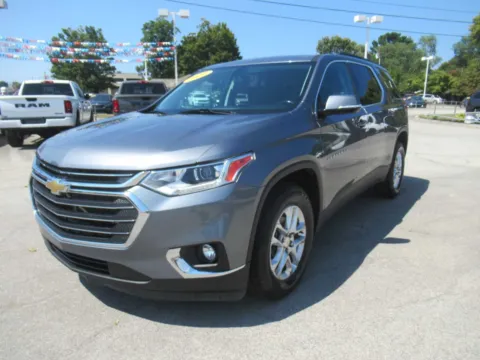 Gray 2020 Chevrolet Traverse LT Cloth for sale in Jefferson City, TN