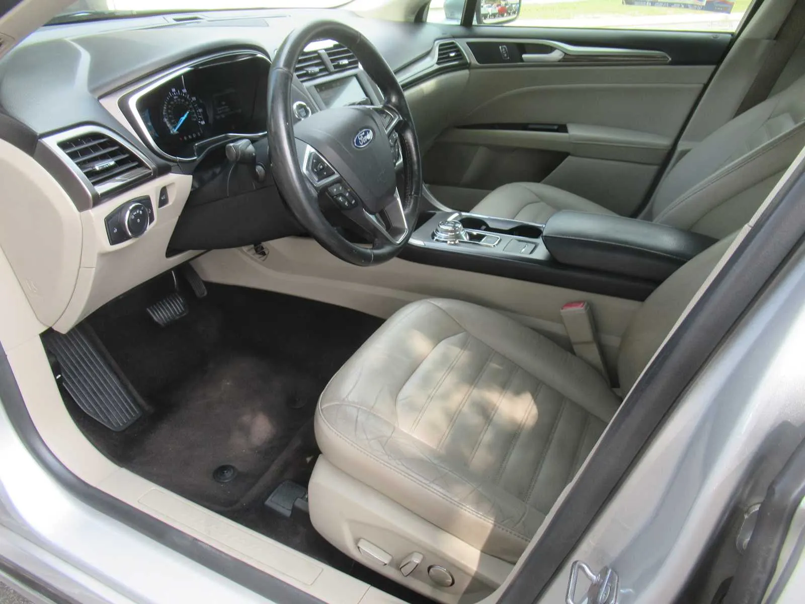2018 Ford Fusion SE - Photo 12