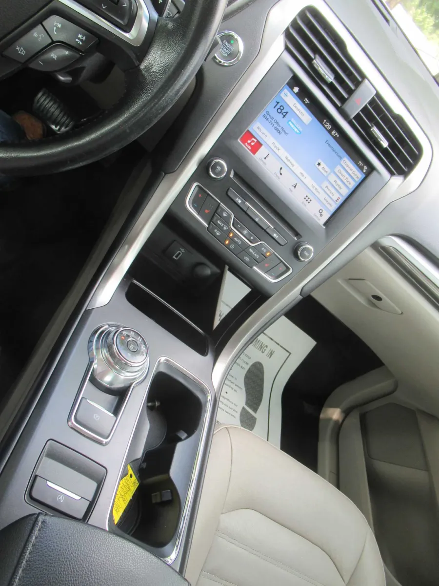 2018 Ford Fusion SE - Photo 22