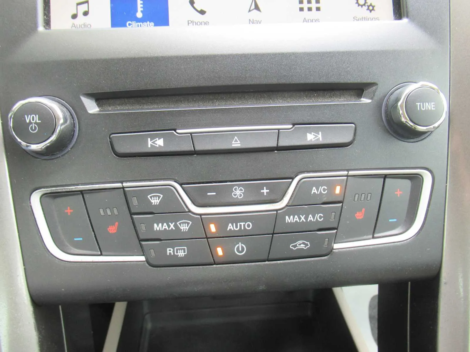 2018 Ford Fusion SE - Photo 27