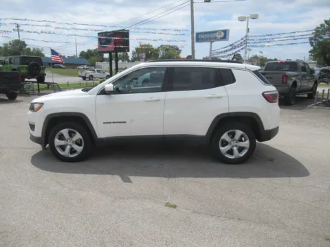 Photos of 2018 Jeep Compass Latitude for sale in Jefferson City, TN at Farris Motor Company - Jefferson City