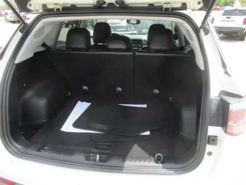 More photos of 2018 Jeep Compass Latitude at Farris Motor Company - Jefferson City, TN