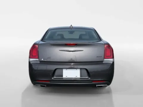 More photos of 2022 Chrysler 300 Touring L at Farris Motor Company - Jefferson City, TN