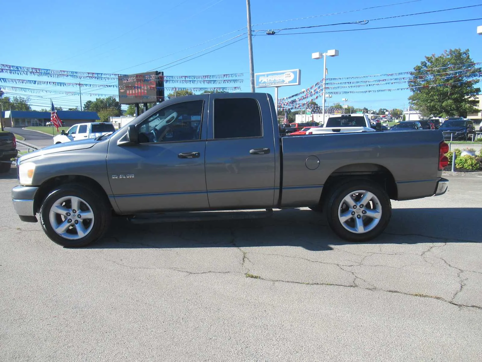 Used 2008 Dodge Ram 1500 Pickup SLT with VIN 1D7HA18N68S589485 for sale in Morristown, TN