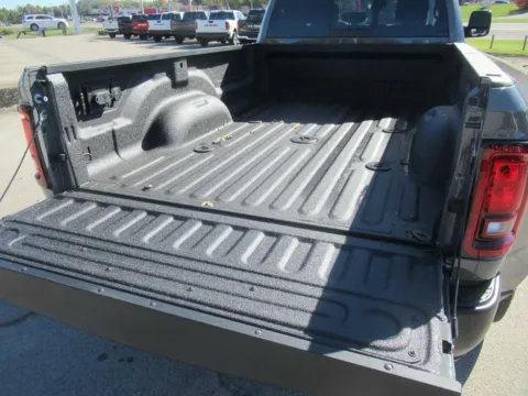 More photos of 2027 Ram 3500 Tradesman at Farris Motor Company - Jefferson City, TN