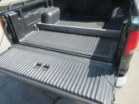 More photos of 2002 Chevrolet S-10 LS at Farris Motor Company - Jefferson City, TN