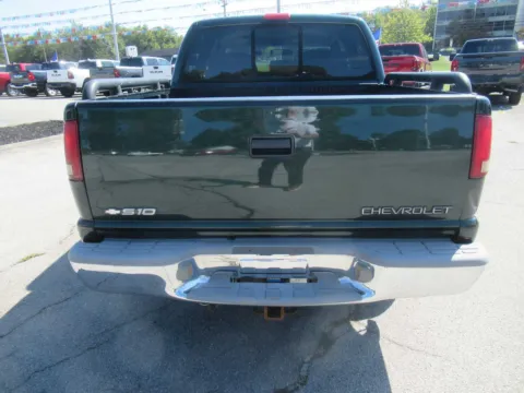More photos of 2002 Chevrolet S-10 LS at Farris Motor Company - Jefferson City, TN