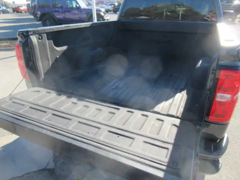 More photos of 2018 Chevrolet Silverado 1500 LT at Farris Motor Company - Jefferson City, TN