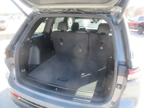 More photos of 2027 Jeep Grand Cherokee Laredo X at Farris Motor Company - Jefferson City, TN