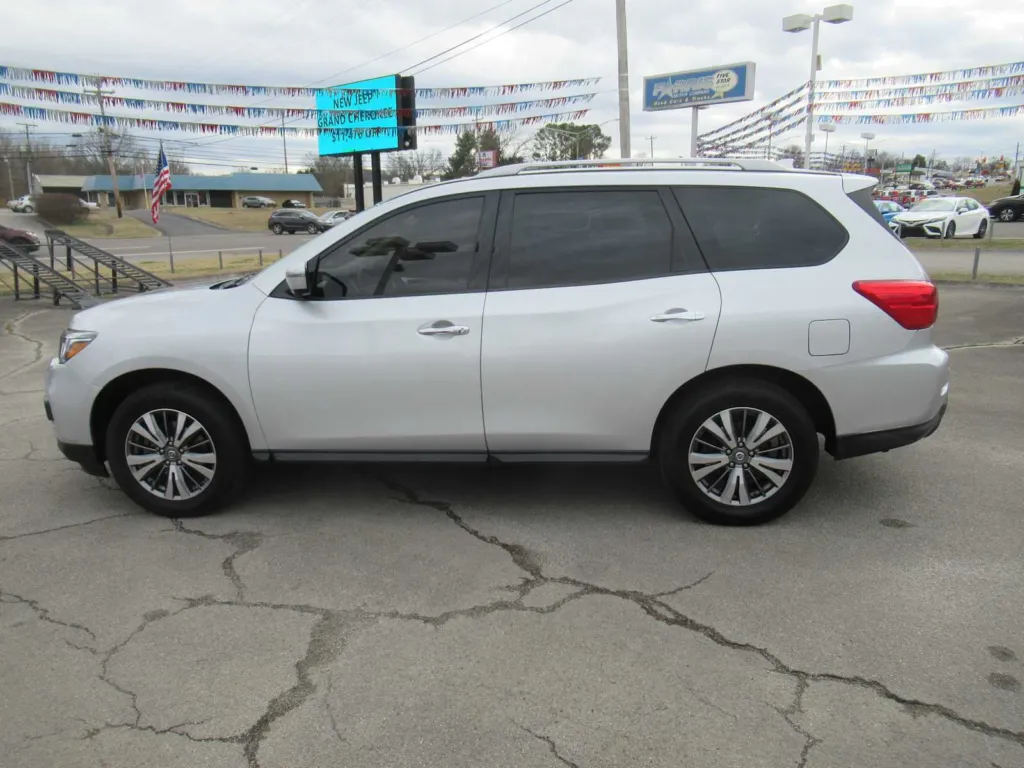 Used 2019 Nissan Pathfinder SL with VIN 5N1DR2MM6KC608442 for sale in Jefferson City, TN